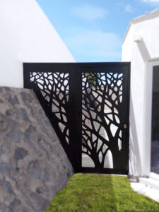 puerta hierro herreria forja ornamental arte